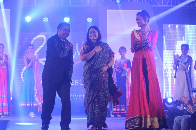Photos of Sterling Silver Jewellery Fashion Show. Sterling Silver Jewellery Fashion Show,Sterling Silver Jewellery,Fashion Show,Fashion event,ramp walk,models ramp walk,Fashion Show pics,Fashion Show images,Fashion Show stills,Fashion Show pictures