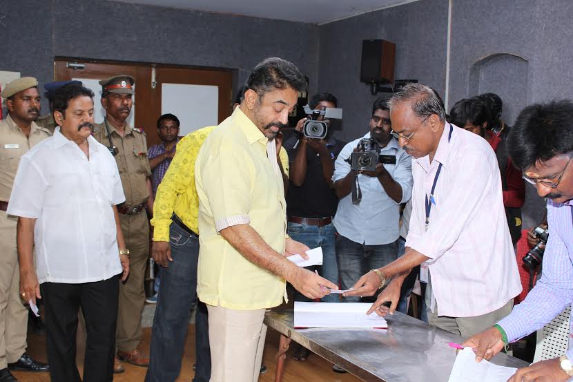 South Indian Actor Kamal Haasan votes in Cine and TV Dancers & Dance Directors Association Election. Kamal Haasan,Cine and TV Dancers & Dance Directors Association Election,Directors Association Election,South Indian Actor Kamal Haasan,Actor Kamal Haasan,Kamal Haasan latest pics,Kamal Haasan latest images,Kamal Haasan latest photos,Kamal Haasan lates