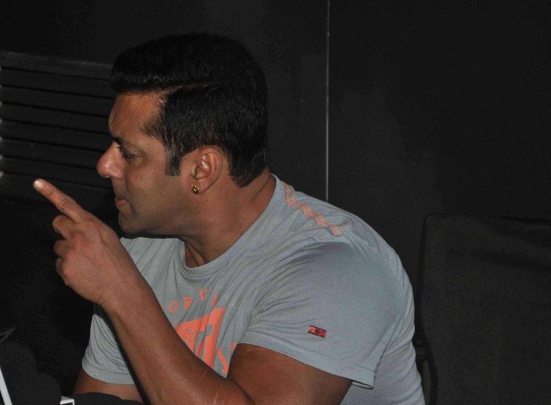 Bollywood Actor Salman Khan discusses Bajrangi Bhaijaan success with media. Salman Khan,Bajrangi Bhaijaan success with media,Bajrangi Bhaijaan success meet,Bajrangi Bhaijaan,salman khan at Bajrangi Bhaijaan success meet,salman khan latest pics,salman khan latest images,salman khan latest photos,salman khan latest pictures