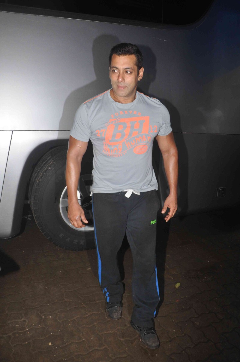 Bollywood Actor Salman Khan discusses Bajrangi Bhaijaan success with media. Salman Khan,Bajrangi Bhaijaan success with media,Bajrangi Bhaijaan success meet,Bajrangi Bhaijaan,salman khan at Bajrangi Bhaijaan success meet,salman khan latest pics,salman khan latest images,salman khan latest photos,salman khan latest pictures