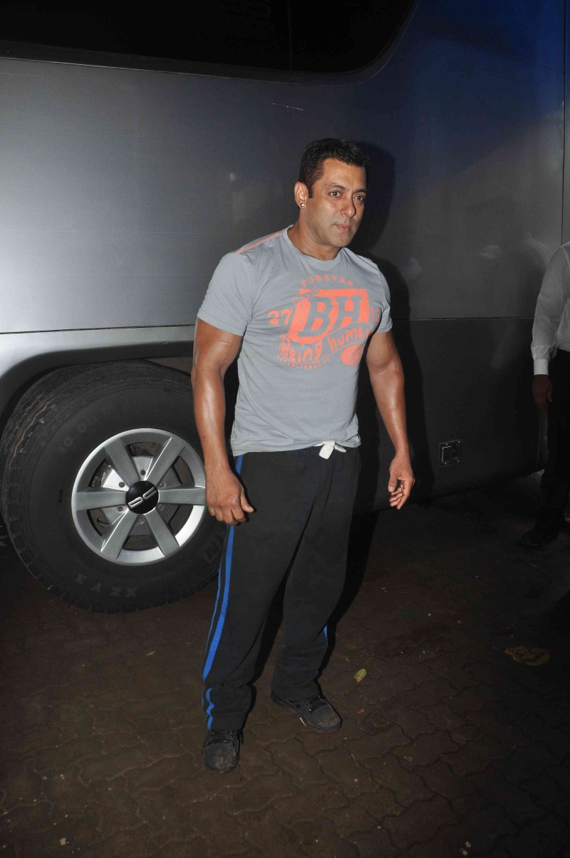 Bollywood Actor Salman Khan discusses Bajrangi Bhaijaan success with media. Salman Khan,Bajrangi Bhaijaan success with media,Bajrangi Bhaijaan success meet,Bajrangi Bhaijaan,salman khan at Bajrangi Bhaijaan success meet,salman khan latest pics,salman khan latest images,salman khan latest photos,salman khan latest pictures