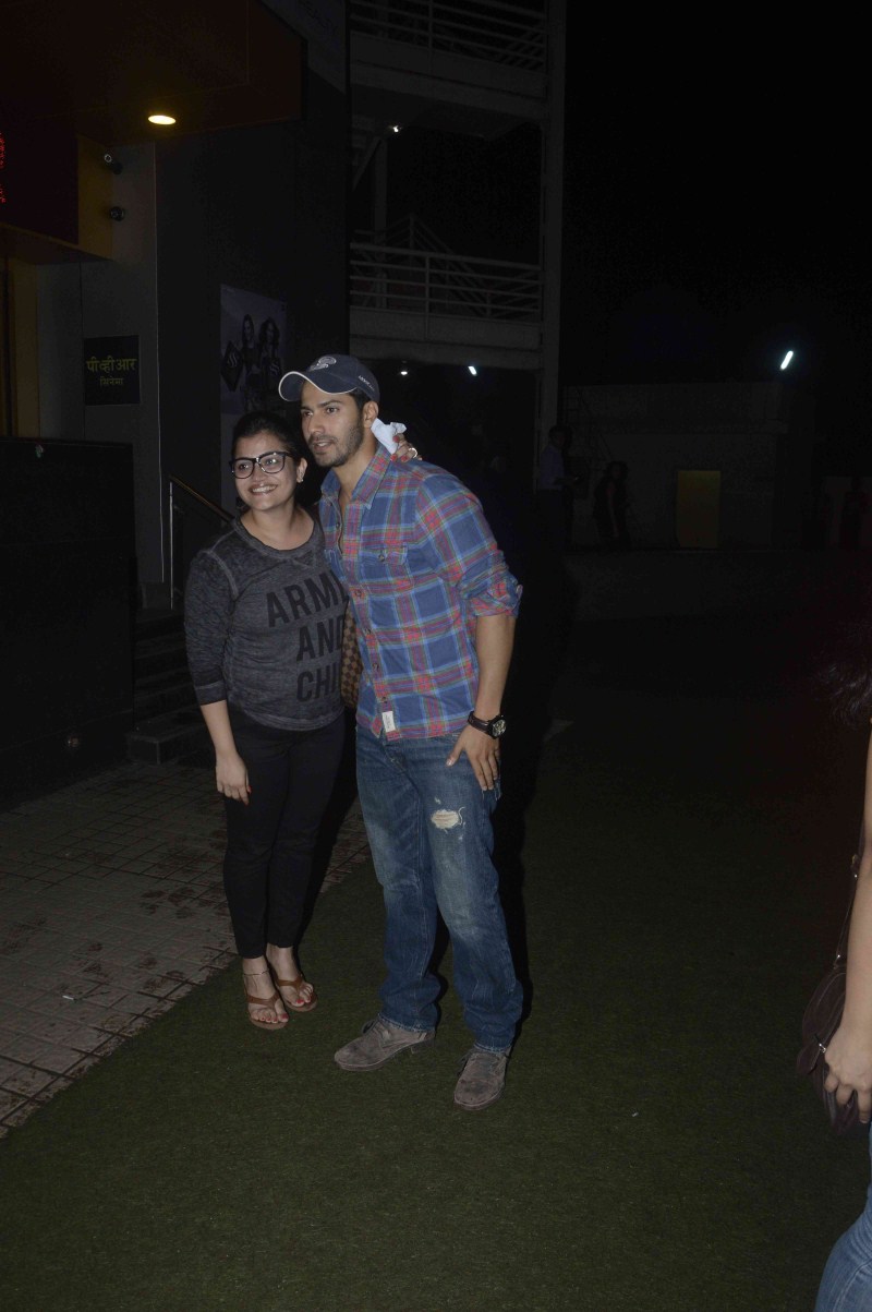 Bollywood Actor Varun Dhawan Spotted at Juhu PVR. Varun Dhawan,actor Varun Dhawan,Varun Dhawan Spotted at Juhu PVR,Varun Dhawan at Juhu PVR,Varun Dhawan at Juhu,Varun Dhawan latest pics,Varun Dhawan latest images,Varun Dhawan latest photos,Varun Dhawan latest stills,Varun Dhawan latest pictures