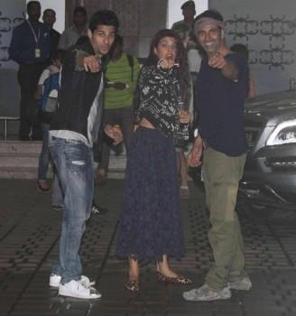 Bollywood Actor Akshay Kumar, Sidharth Malhotra and Actress Jacqueline Fernandez Spotted at Mumbai Airport.
