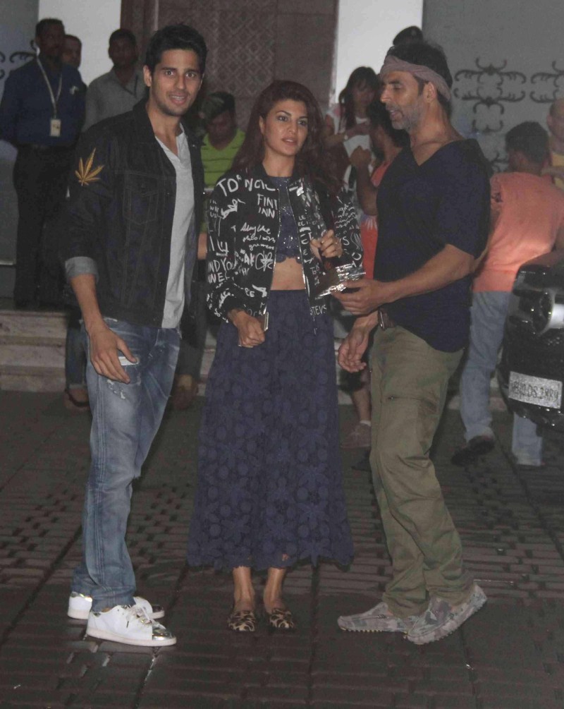 Bollywood Actor Akshay Kumar, Sidharth Malhotra and Actress Jacqueline Fernandez Spotted at Mumbai Airport. Akshay Kumar,Sidharth Malhotra,Jacqueline Fernandez,Brothers Team,Brothers Team Spotted at Mumbai Airport,Akshay Kumar,Sidharth Malhotra and Jacqueline Fernandez