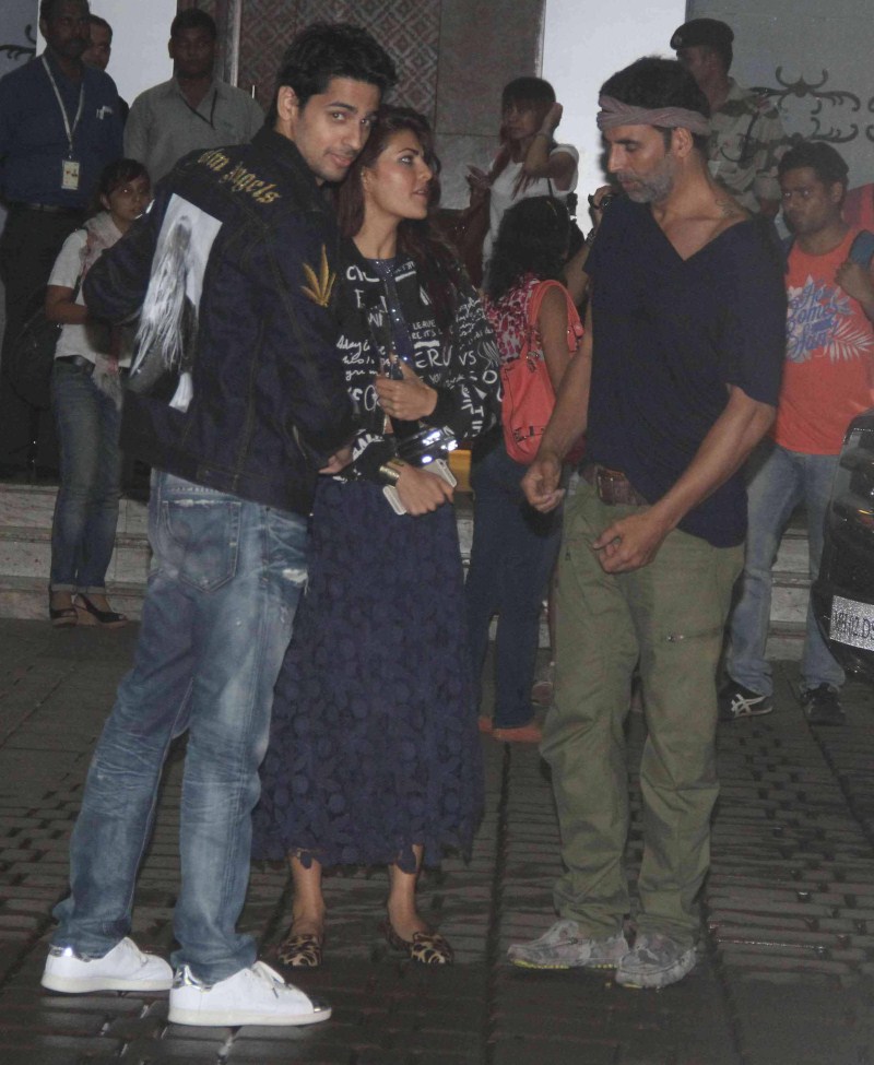 Bollywood Actor Akshay Kumar, Sidharth Malhotra and Actress Jacqueline Fernandez Spotted at Mumbai Airport. Akshay Kumar,Sidharth Malhotra,Jacqueline Fernandez,Brothers Team,Brothers Team Spotted at Mumbai Airport,Akshay Kumar,Sidharth Malhotra and Jacqueline Fernandez