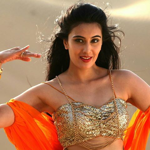 Bollywood debut of Kapil Sharma as well as Sai Lokur and the actress is evidently very excited about the project she has bagged. Kapil Sharma,Kapil Sharma wife Sai Lokur,Sai Lokur,Kis Kisko Pyaar Karu,Kis Kisko Pyaar Karu actress,Kis Kisko Pyaar Karu stills,Kis Kisko Pyaar Karu pictures