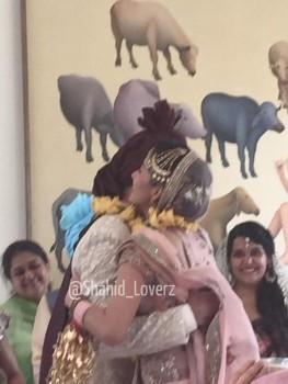 Here are some Unseen pics of Shahid Kapoor and Mira Wedding.