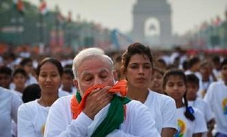 Independence Day,Indian national flag,Indian flag photos,celebrities with indian flag,celebrities disrespecting indian flag,national flag,Indian independence day,pictures,images,indian flag controversies,Sharukh khan,Indian flag insulted,Indian Prime mini