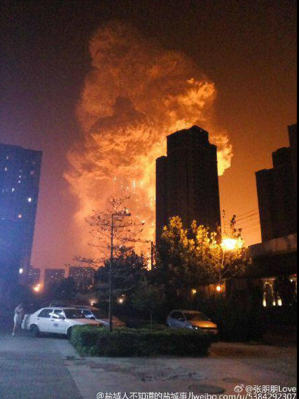 Eyewitness claim that they heard a huge explosion, followed by a massive ball of fire. Tianjing Explosion photos,Tianjing Explosion,ball of fire,images of Tianjing explosion,china massive ball of fire,Perseid meteors hits china,tianjin,tianjin explosion photos,tianjin explosion,tianjin pics,images of tianjin