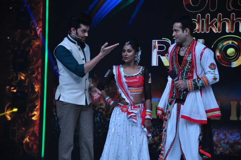 Bollywood Actor Shahid Kapoor, Saif Ali Khan and Katrina Kaif promote Phantom at Jhalak Dikhla Jaa. Shahid Kapoor,Saif Ali Khan,Katrina Kaif,Phantom Movie Promotion,Jhalak Dikhla Jaa,Shahid Kapoor and Saif Ali Khan,Saif Ali Khan and Katrina Kaif