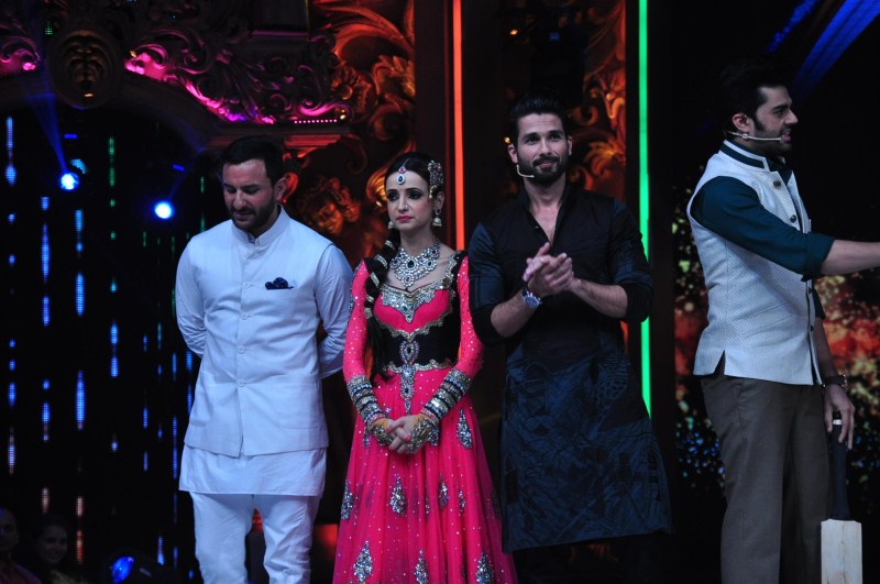 Bollywood Actor Shahid Kapoor, Saif Ali Khan and Katrina Kaif promote Phantom at Jhalak Dikhla Jaa. Shahid Kapoor,Saif Ali Khan,Katrina Kaif,Phantom Movie Promotion,Jhalak Dikhla Jaa,Shahid Kapoor and Saif Ali Khan,Saif Ali Khan and Katrina Kaif