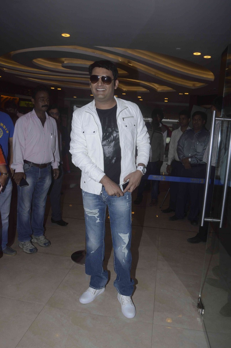 Kapil Sharma's upcoming movie Kis Kis Se Pyar Karu Trailer Launch Pictures. Simran Kaur Mundi, Sai Lokur, Kapil Sharma, Manjari Fadnis, Elli Avram, Varun Sharma, Jamie Lever, Arbaaz Khan graced the event. Kapil Sharma,Kis Kis Se Pyar Karu Trailer Launch,Kis Kis Se Pyar Karu Trailer,Kis Kis Se Pyar Karu Trailer Launch pics,Kis Kis Se Pyar Karu Trailer Launch images,Kis Kis Se Pyar Karu Trailer Launch photos,Kis Kis Se Pyar Karu Trailer Launch stills,Kis Kis