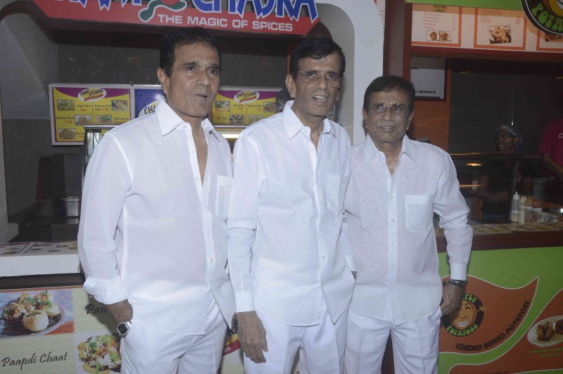 Kapil Sharma's upcoming movie Kis Kis Se Pyar Karu Trailer Launch Pictures. Simran Kaur Mundi, Sai Lokur, Kapil Sharma, Manjari Fadnis, Elli Avram, Varun Sharma, Jamie Lever, Arbaaz Khan graced the event. Kapil Sharma,Kis Kis Se Pyar Karu Trailer Launch,Kis Kis Se Pyar Karu Trailer,Kis Kis Se Pyar Karu Trailer Launch pics,Kis Kis Se Pyar Karu Trailer Launch images,Kis Kis Se Pyar Karu Trailer Launch photos,Kis Kis Se Pyar Karu Trailer Launch stills,Kis Kis