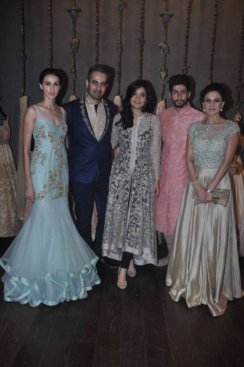 Photos of Shyamal and Bhumika unveiled their New Wedding Costumes. Shyamal,Shyamal Bhumika,Esha Gupta,Bhumika Shodhan,Wedding Costumes,Esha Gupta,Shyamal and Bhumika unveiled their New Wedding Costumes