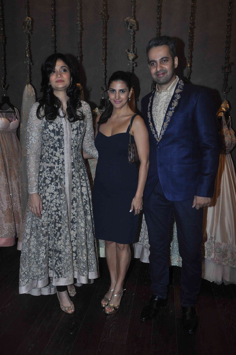 Photos of Shyamal and Bhumika unveiled their New Wedding Costumes. Shyamal,Shyamal Bhumika,Esha Gupta,Bhumika Shodhan,Wedding Costumes,Esha Gupta,Shyamal and Bhumika unveiled their New Wedding Costumes