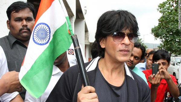 Here are some celebs pose with the Indian flag.