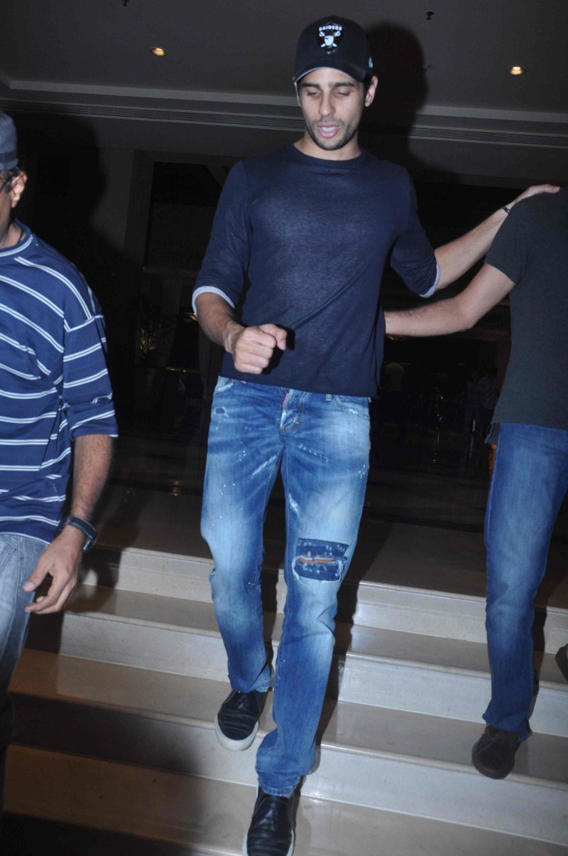 Bollywood Actor Sidharth Malhotra and Actress Alia Bhatt Spotted at JW Marriott Juhu. Sidharth Malhotra,Alia Bhatt,Sidharth Malhotra and Alia Bhatt,Sidharth Malhotra Spotted at JW Marriott Juhu,Alia Bhatt Spotted at JW Marriott Juhu