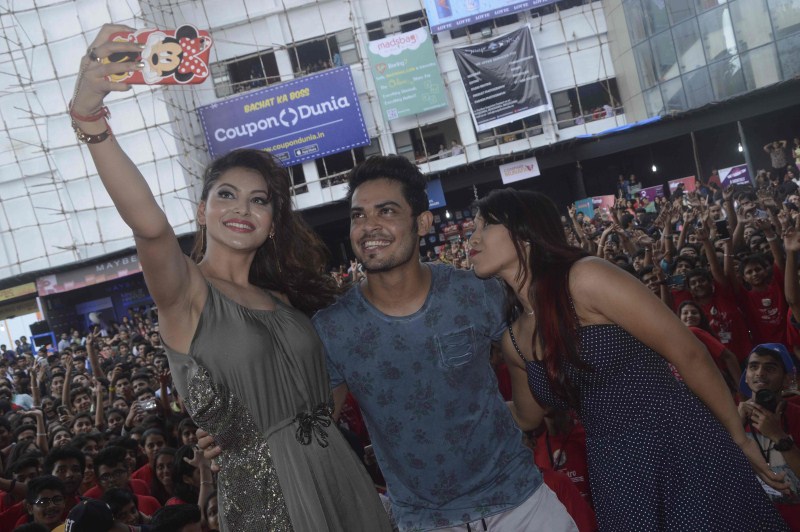 Bollywood Actress Urvashi Rautella at Umang Festival. Urvashi Rautella,Umang Festival,Urvashi Rautella at Umang Festival,Urvashi Rautella latest pics,Urvashi Rautella latest images,Urvashi Rautella latest photos,Urvashi Rautella latest pictures,Urvashi Rautella latest stills,Umang Festival 2015,Umang Festiva