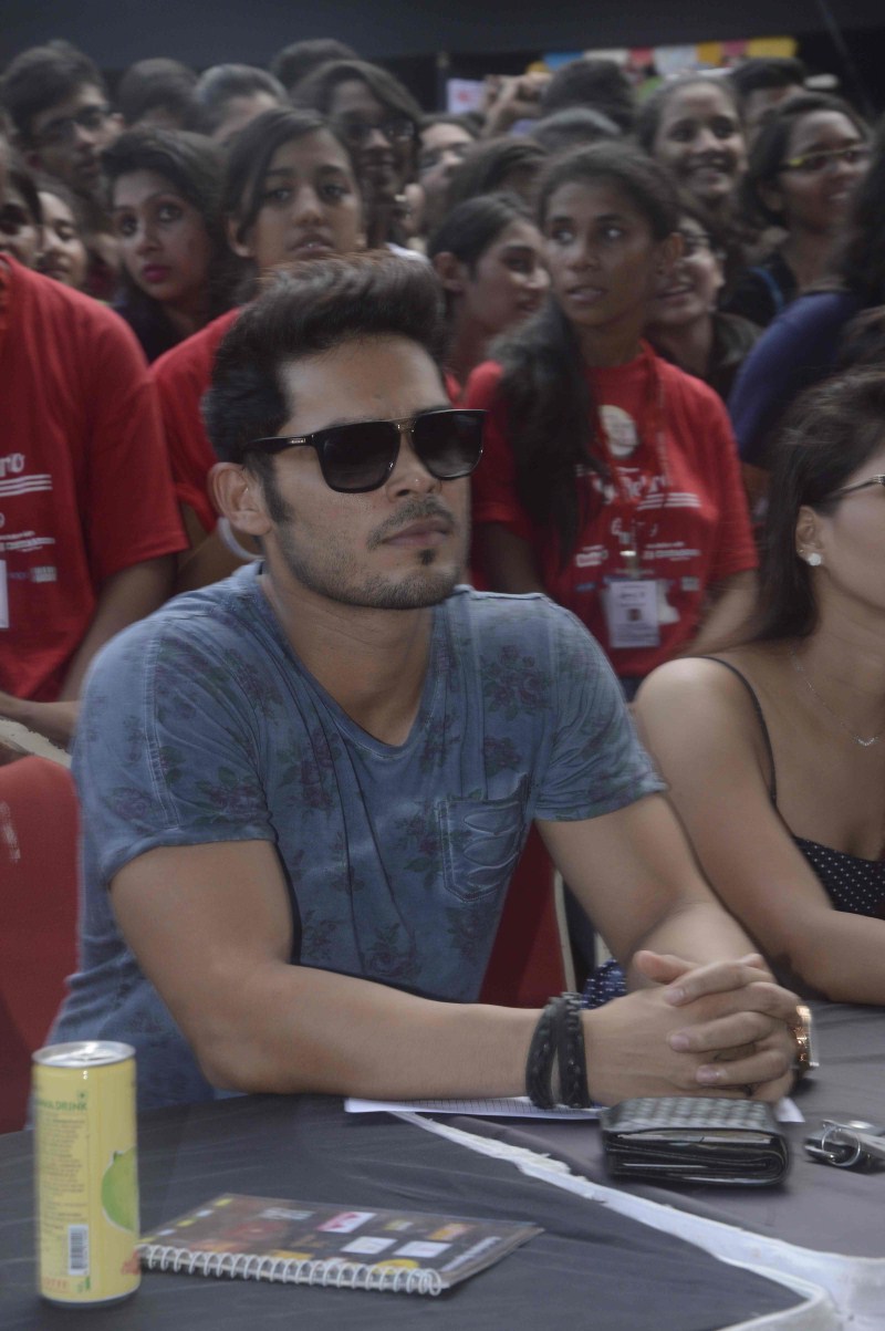 Bollywood Actress Urvashi Rautella at Umang Festival. Urvashi Rautella,Umang Festival,Urvashi Rautella at Umang Festival,Urvashi Rautella latest pics,Urvashi Rautella latest images,Urvashi Rautella latest photos,Urvashi Rautella latest pictures,Urvashi Rautella latest stills,Umang Festival 2015,Umang Festiva