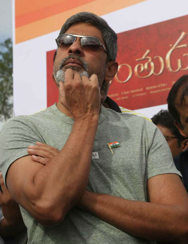 South Indian Actor Mahesh Babu and Jagapati Babu Flags off Check the India Ride Mahesh Babu,Jagapati Babu,Srimanthudu,Check the India Ride,Mahesh Babu Flag off Check the India Ride,Jagapati Babu Flag off Check the India Ride,Mahesh Babu latest pics,Mahesh Babu latest images,Mahesh Babu latest photos,Mahesh Babu latest pictures,Mahesh