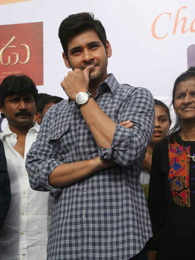 South Indian Actor Mahesh Babu and Jagapati Babu Flags off Check the India Ride Mahesh Babu,Jagapati Babu,Srimanthudu,Check the India Ride,Mahesh Babu Flag off Check the India Ride,Jagapati Babu Flag off Check the India Ride,Mahesh Babu latest pics,Mahesh Babu latest images,Mahesh Babu latest photos,Mahesh Babu latest pictures,Mahesh