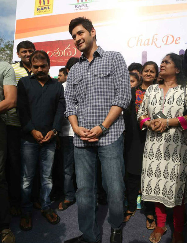 South Indian Actor Mahesh Babu and Jagapati Babu Flags off Check the India Ride Mahesh Babu,Jagapati Babu,Srimanthudu,Check the India Ride,Mahesh Babu Flag off Check the India Ride,Jagapati Babu Flag off Check the India Ride,Mahesh Babu latest pics,Mahesh Babu latest images,Mahesh Babu latest photos,Mahesh Babu latest pictures,Mahesh