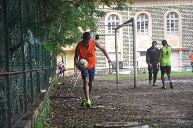 Photos of Ranbir Kapoor and Dino Morea Playing Football. Ranbir Kapoor,Dino Morea,Ranbir Kapoor Playing Football,Dino Morea Playing Football,Ranbir Kapoor latest pics,Ranbir Kapoor latest images,Ranbir Kapoor latest photos,Ranbir Kapoor latest stills,Ranbir Kapoor latest pictures