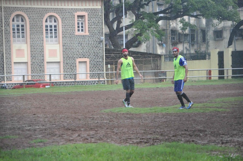 Photos of Ranbir Kapoor and Dino Morea Playing Football. Ranbir Kapoor,Dino Morea,Ranbir Kapoor Playing Football,Dino Morea Playing Football,Ranbir Kapoor latest pics,Ranbir Kapoor latest images,Ranbir Kapoor latest photos,Ranbir Kapoor latest stills,Ranbir Kapoor latest pictures