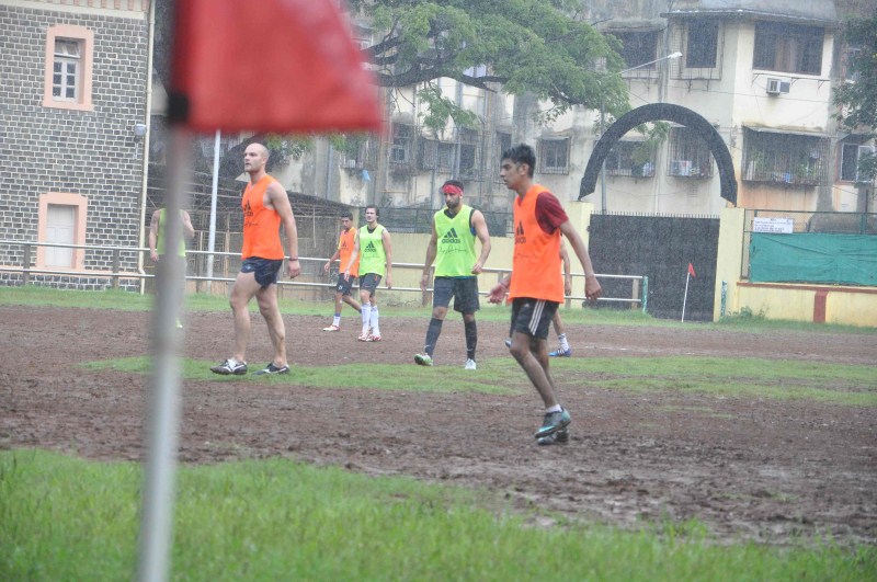 Photos of Ranbir Kapoor and Dino Morea Playing Football. Ranbir Kapoor,Dino Morea,Ranbir Kapoor Playing Football,Dino Morea Playing Football,Ranbir Kapoor latest pics,Ranbir Kapoor latest images,Ranbir Kapoor latest photos,Ranbir Kapoor latest stills,Ranbir Kapoor latest pictures