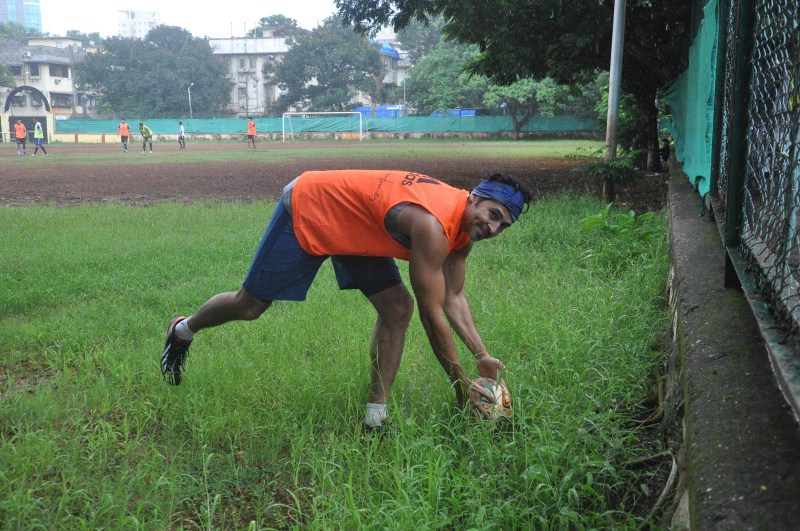 Photos of Ranbir Kapoor and Dino Morea Playing Football. Ranbir Kapoor,Dino Morea,Ranbir Kapoor Playing Football,Dino Morea Playing Football,Ranbir Kapoor latest pics,Ranbir Kapoor latest images,Ranbir Kapoor latest photos,Ranbir Kapoor latest stills,Ranbir Kapoor latest pictures