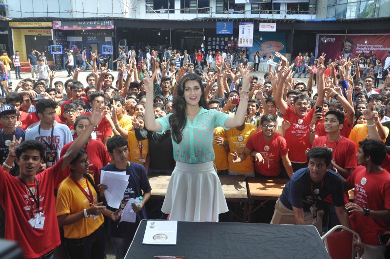 Bollywood Actress Kriti Sanon at Umang Festival. Kriti Sanon,actress Kriti Sanon,Umang Festival,Kriti Sanon at Umang Festival,actress Kriti Sanon at Umang Festival,Kriti Sanon latest pics,Kriti Sanon latest images,Kriti Sanon latest photos,Kriti Sanon latest pictures,Kriti Sanon latest stills,Kriti Sano
