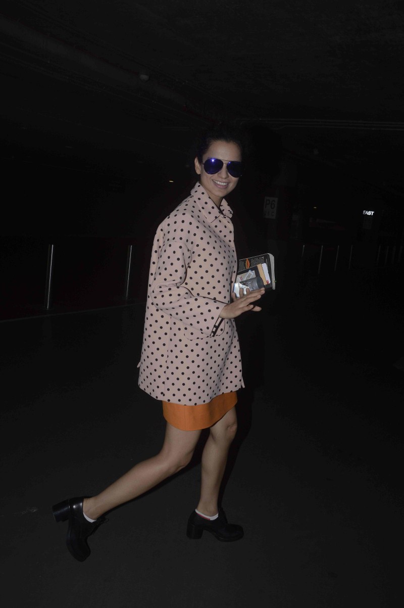 Bollywood Actress Kangana Ranaut and Actor Imran Khan Spotted at International Airport. Kangana Ranaut,Imran Khan,Kangana Ranaut Spotted at International Airport,Imran Khan Spotted at International Airport,Kangana Ranaut Spotted at Airport,Imran Khan Spotted at Airport,Kangana Ranaut latest pics,Kangana Ranaut latest images,Kangana Ranaut la