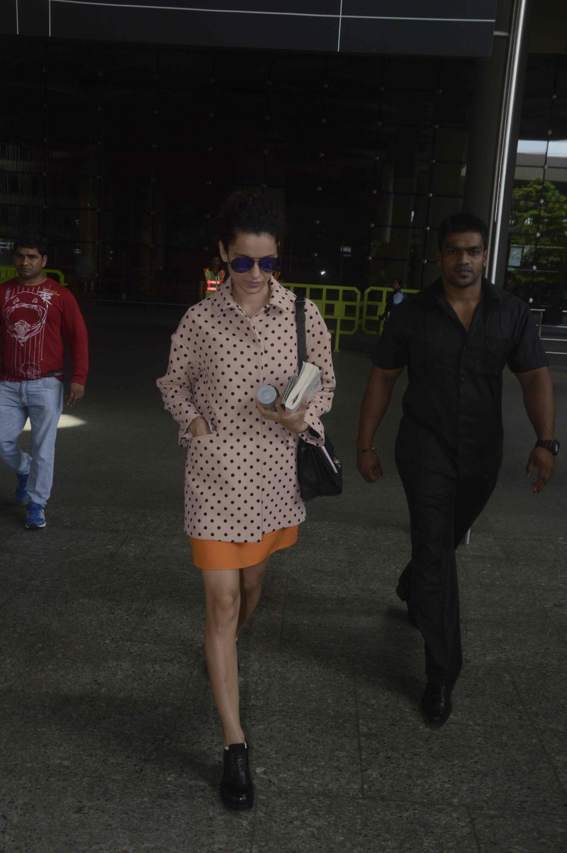 Bollywood Actress Kangana Ranaut and Actor Imran Khan Spotted at International Airport. Kangana Ranaut,Imran Khan,Kangana Ranaut Spotted at International Airport,Imran Khan Spotted at International Airport,Kangana Ranaut Spotted at Airport,Imran Khan Spotted at Airport,Kangana Ranaut latest pics,Kangana Ranaut latest images,Kangana Ranaut la