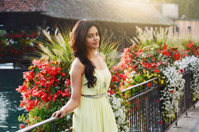 South Indian Actress Bindu Madhavi stills from Savaale Samaali movie. Bindu Madhavi,actress Bindu Madhavi,Bindu Madhavi stills from Savaale Samaali,Savaale Samaali,Savaale Samaali movie stills,Bindu Madhavi latest pics,Bindu Madhavi latest images,Bindu Madhavi latest photos,Bindu Madhavi latest stills,Bindu Madhavi latest p