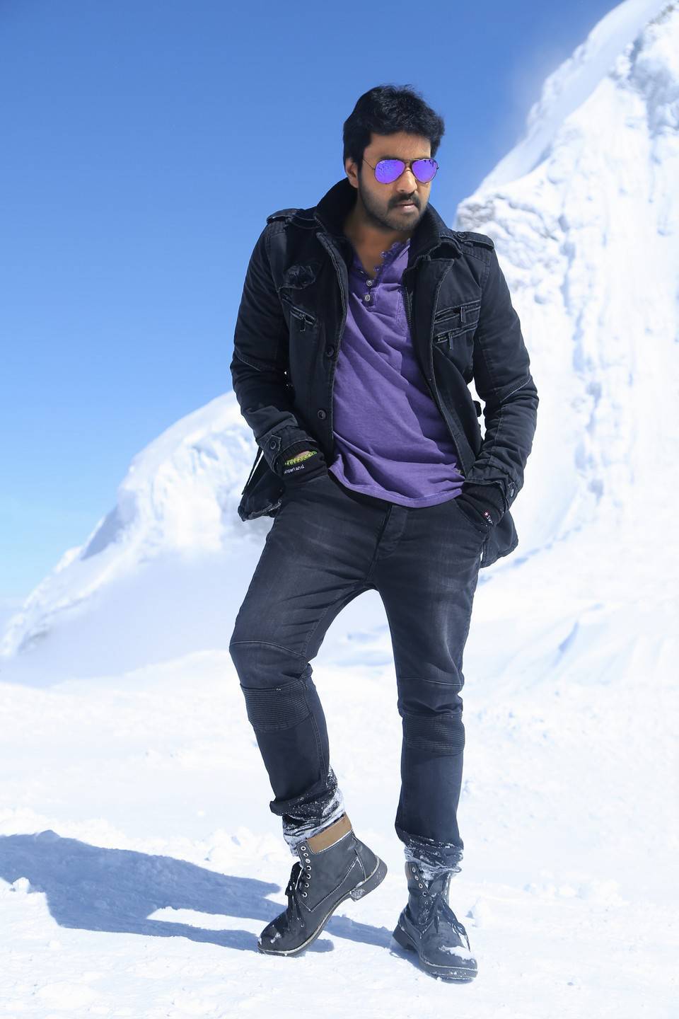 Krishnashtami is an upcoming Telugu film written and directed by Vasu Varma and produced by Dil Raju under Sri Venkateswara Creations Sunil,Krishnashtami,telugu movie Krishnashtami,actor sunil,sunil in Krishnashtami,Krishnashtami Movie Stills,Krishnashtami Movie pics,Krishnashtami Movie images,Krishnashtami Movie photos,Krishnashtami Movie pictures