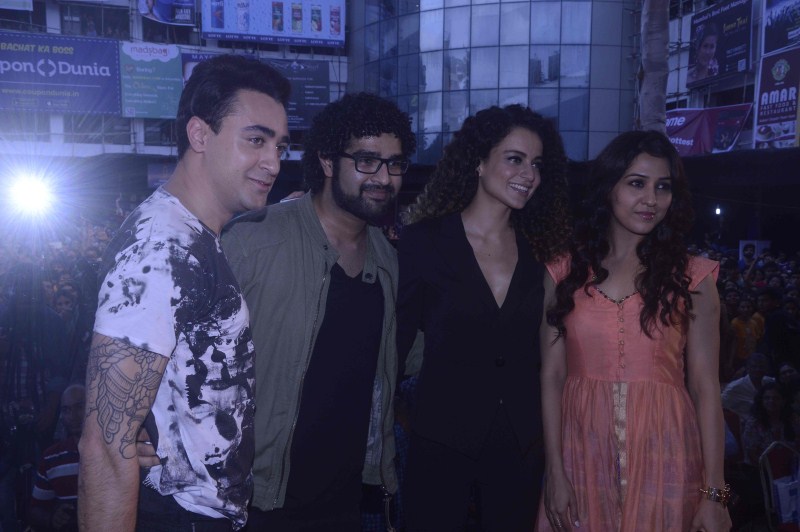 Bollywood Actress Kangana Ranaut and Actor Imran Khan promote their upcoming movie Katti Batti at Umang Festival. Kangana Ranaut,Imran Khan,Kangana Ranaut and Imran Khan,Katti Batti Movie Promotion,Katti Batti,bollywood movie Katti Batti,Katti Batti Movie Promotion at Umang Festival,Umang Festival