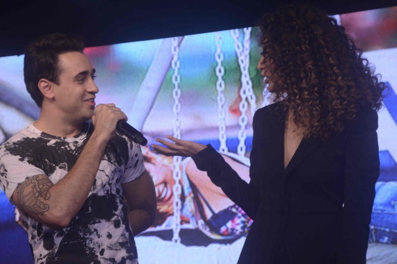 Bollywood Actress Kangana Ranaut and Actor Imran Khan promote their upcoming movie Katti Batti at Umang Festival. Kangana Ranaut,Imran Khan,Kangana Ranaut and Imran Khan,Katti Batti Movie Promotion,Katti Batti,bollywood movie Katti Batti,Katti Batti Movie Promotion at Umang Festival,Umang Festival
