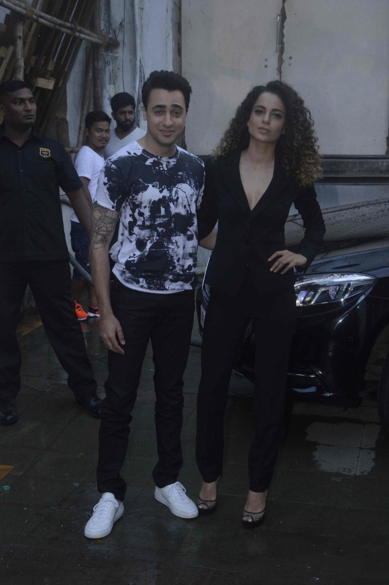 Bollywood Actress Kangana Ranaut and Actor Imran Khan promote their upcoming movie Katti Batti at Umang Festival. Kangana Ranaut,Imran Khan,Kangana Ranaut and Imran Khan,Katti Batti Movie Promotion,Katti Batti,bollywood movie Katti Batti,Katti Batti Movie Promotion at Umang Festival,Umang Festival