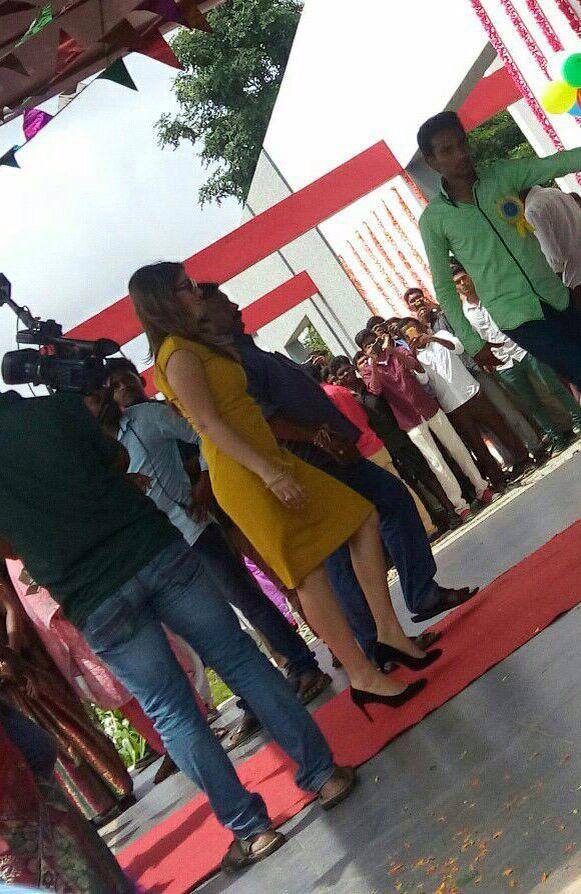 Aranmanai 2 is an upcoming Tamil horror comedy film written and directed by Sundar C. Siddharth, Trisha and Hansika Motwani playing in the leading roles, Soori essays a supporting role. Aranmanai 2,Aranmanai 2 Working Stills,tamil movie Aranmanai 2,Siddharth,Trisha,Hansika Motwani,Aranmanai 2 movie stills,Aranmanai 2 movie pics,Aranmanai 2 movie images,Aranmanai 2 movie photos,Aranmanai 2 on the sets