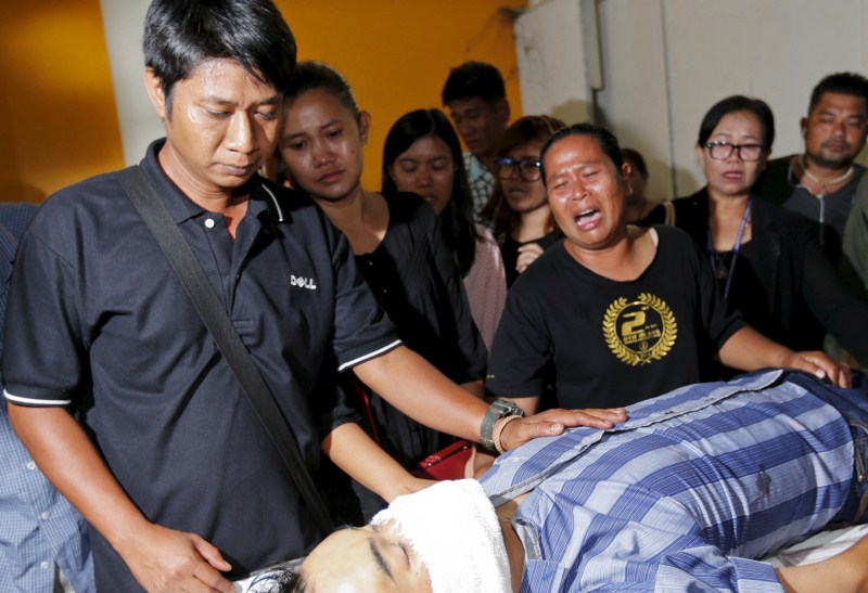 Relatives cry as they remove the body of Suwan Sudmun, a Thai victim of Monday's bomb blast, at the Institute of Forensic Medicine in Bangkok, Thailand, August 18, 2015. Thai authorities said on Tuesday they were looking for a suspect seen on closed-circuit television (CCTV) footage near the renowned shrine where a bomb blast killed 22 people, including nine foreigners from several Asian countries. Bangkok Blast,Mourning Kin of Victims,Mourning Bangkok Bomb Victims,Bangkok Bomb Victims,Mourning