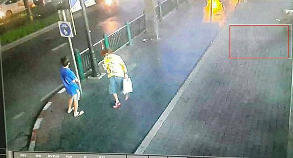 Thai police have release the image of the man behind the Bangkok bomb blast. The man, wearing yellow shirt and black rimmed-glasses, is seen placing bag at Erawan Shrine containing the bomb. Bangkok blast bomber,bangkok blast,photos,bangkok blast bomber pictures,bangkok bomber,blast,Erawan Shrine bomb blast,Erawan Shrine,Thailand bomb blast,bomb blast