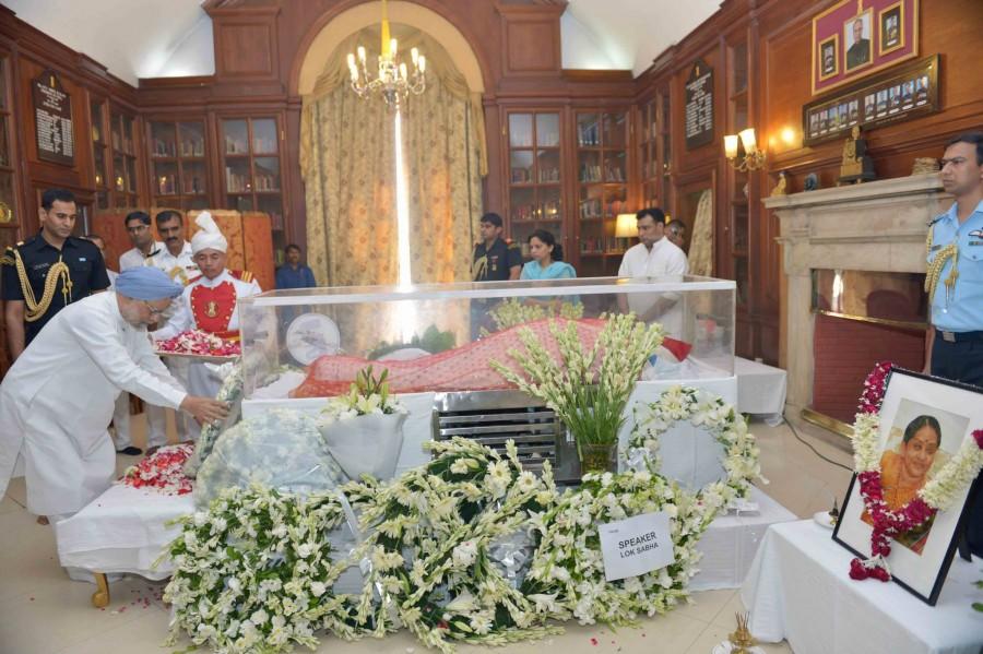 Indian president Pranab Mukherjee's wife Suvra Mukherjee passed away at 10:51 am on Tuesday, 18 August.. Suvra Mukherjee,Suvra Mukherjee death,Pranab Mukherjee wife,Pranab Mukherjee wife dies,Suvra Mukherjee photos,Dignitaries Pay Homage to Suvra Mukherjee,Rashtrapati Bhavan