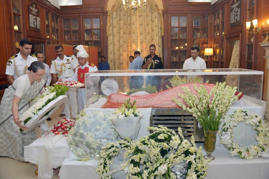 Indian president Pranab Mukherjee's wife Suvra Mukherjee passed away at 10:51 am on Tuesday, 18 August.. Suvra Mukherjee,Suvra Mukherjee death,Pranab Mukherjee wife,Pranab Mukherjee wife dies,Suvra Mukherjee photos,Dignitaries Pay Homage to Suvra Mukherjee,Rashtrapati Bhavan