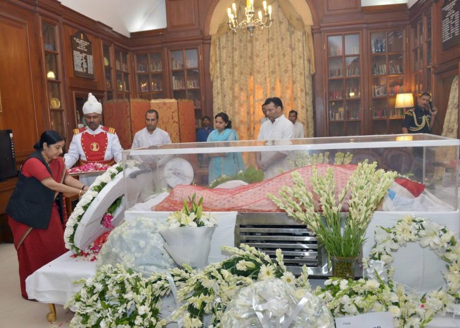 Indian president Pranab Mukherjee's wife Suvra Mukherjee passed away at 10:51 am on Tuesday, 18 August.. Suvra Mukherjee,Suvra Mukherjee death,Pranab Mukherjee wife,Pranab Mukherjee wife dies,Suvra Mukherjee photos,Dignitaries Pay Homage to Suvra Mukherjee,Rashtrapati Bhavan