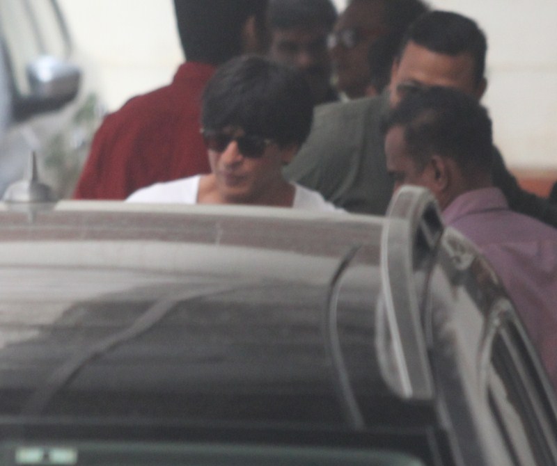 Photos of Bollywood Actor Shah Rukh Khan spotted at Karan Johar's office. SRK Spoted at Karan Johar office,Shahrukh Khan,Shah Rukh Khan,Karan Johar,Dilwale star Shahrukh Khan,Shahrukh Khan latest pics,Shahrukh Khan latest images,Shahrukh Khan latest photos,Shahrukh Khan latest stills,Shahrukh Khan latest pictures