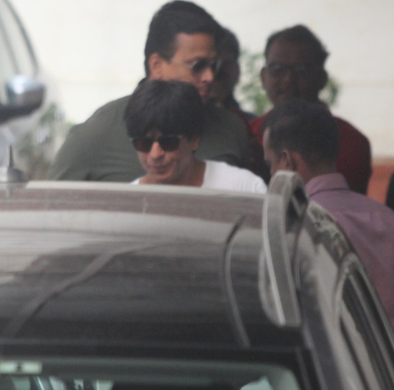 Photos of Bollywood Actor Shah Rukh Khan spotted at Karan Johar's office. SRK Spoted at Karan Johar office,Shahrukh Khan,Shah Rukh Khan,Karan Johar,Dilwale star Shahrukh Khan,Shahrukh Khan latest pics,Shahrukh Khan latest images,Shahrukh Khan latest photos,Shahrukh Khan latest stills,Shahrukh Khan latest pictures