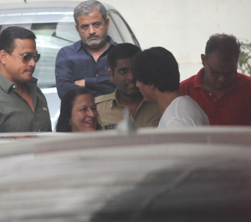 Photos of Bollywood Actor Shah Rukh Khan spotted at Karan Johar's office. SRK Spoted at Karan Johar office,Shahrukh Khan,Shah Rukh Khan,Karan Johar,Dilwale star Shahrukh Khan,Shahrukh Khan latest pics,Shahrukh Khan latest images,Shahrukh Khan latest photos,Shahrukh Khan latest stills,Shahrukh Khan latest pictures