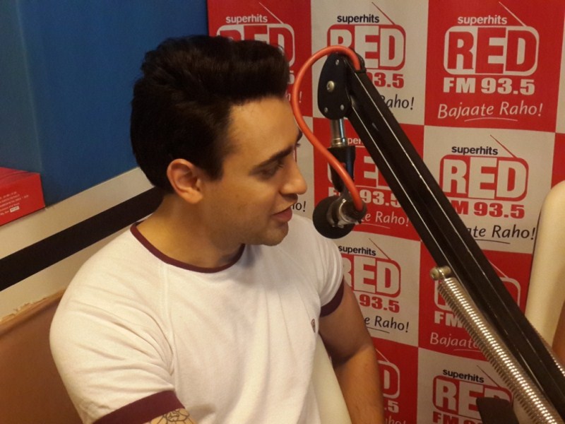 Bollywood Actress Kangana Ranaut and Imran Khan are busy promoting their upcoming movie, Nikhil Advani’s ‘Katti Batti.’ Imran khan,Kangana,Kangana Ranaut,Katti Batti,Katti Batti movie promotion,Katti Batti at Radio Station,Imran and Kangana,Katti Batti movie promotion pics,Katti Batti movie promotion images,Katti Batti movie promotion photos,Katti Batti movie promotion sti