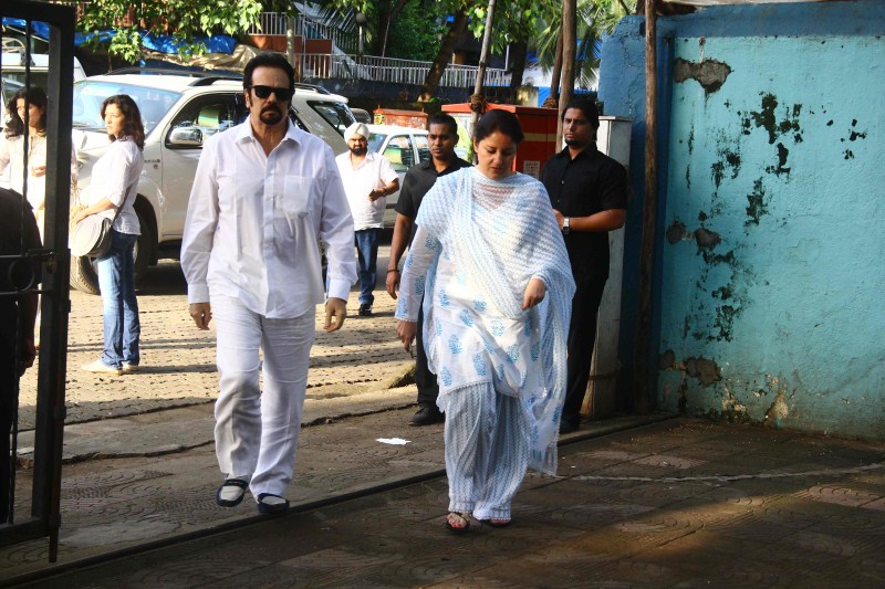 Photos of Bollywood Actress Shraddha Kapoor and family at her grandfather's Prayer Meet. Shraddha Kapoor, Siddhanth Kapoor, Padmini Kolhapure and Shakti Kapoor graced the event. Shraddha Kapoor,Shraddha Kapoor's family at her grandfather Prayer Meet,Actress Shraddha Kapoor,bollywood Actress Shraddha Kapoor,Shraddha Kapoor latest pics,Shraddha Kapoor latest images,Shraddha Kapoor latest photos,Shraddha Kapoor latest pictures