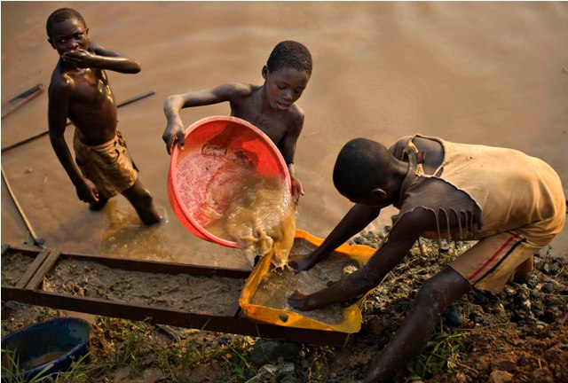 World Photography Day is celebrated on 19 August every year. World photography day 2015,world photography day special,Child labour,Child labour photos,shocking photos of child labour